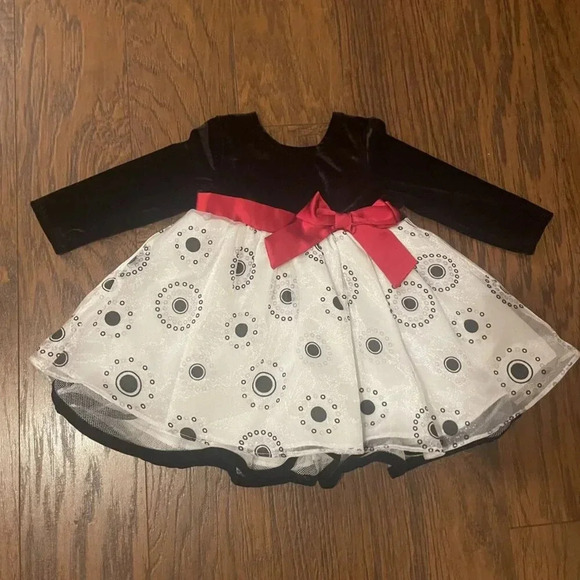 Iris & Ivy Formal Dress - Picture 1 of 4